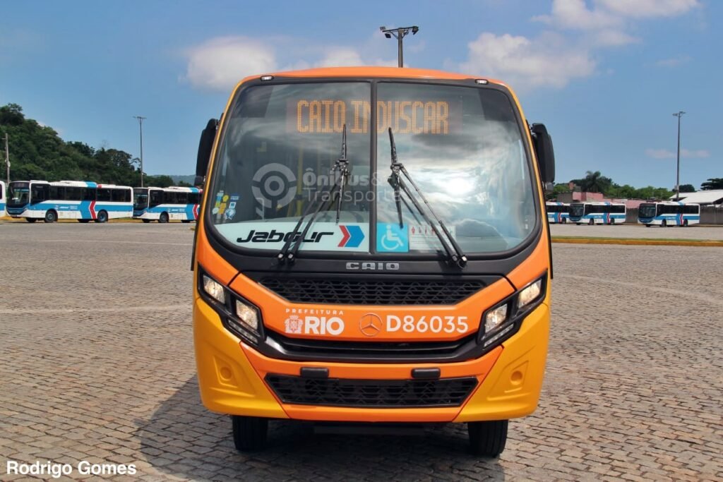 Jabour renova frota com 10 micro-ônibus Caio F2400 e estreia nova pintura padronizada do Rio 6 Jabour