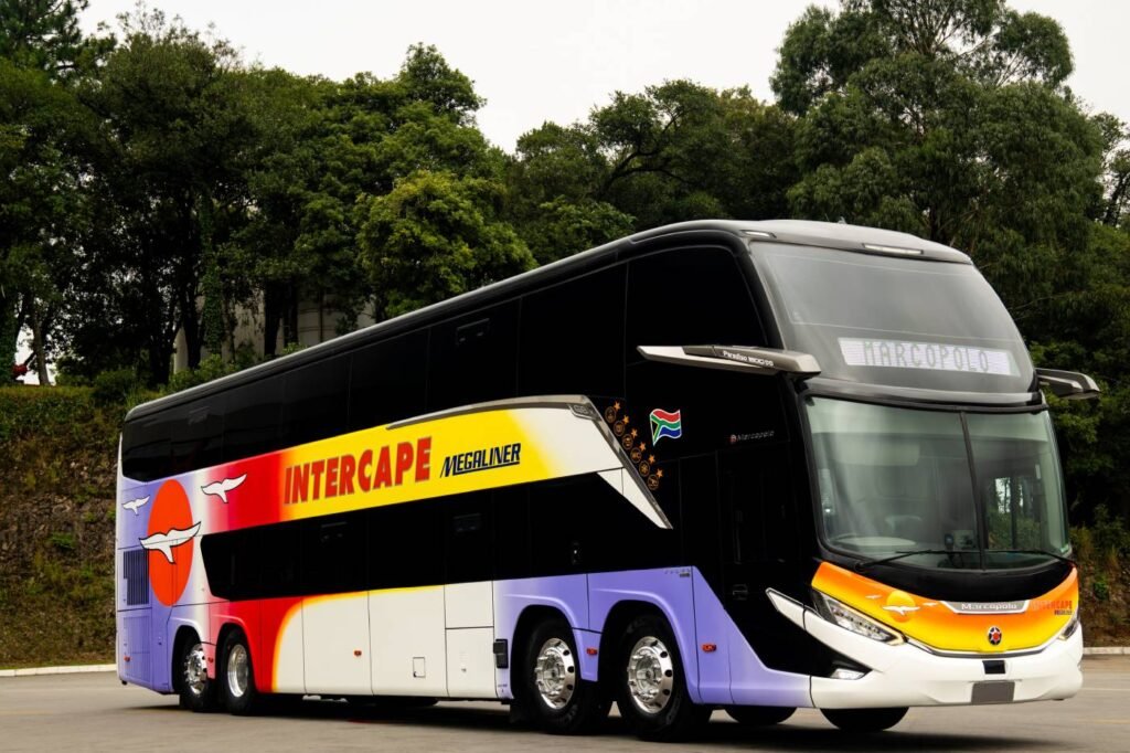 Marcopolo lança primeiro ônibus double decker de quatro eixos RHD do mundo e reforça inovação global 2 Marcopolo
