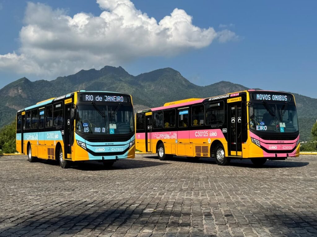 Empresas do Grupo Redentor recebem 43 ônibus 0 km e iniciam nova era com primeiros Caio Apache Vip V da história 26 Redentor