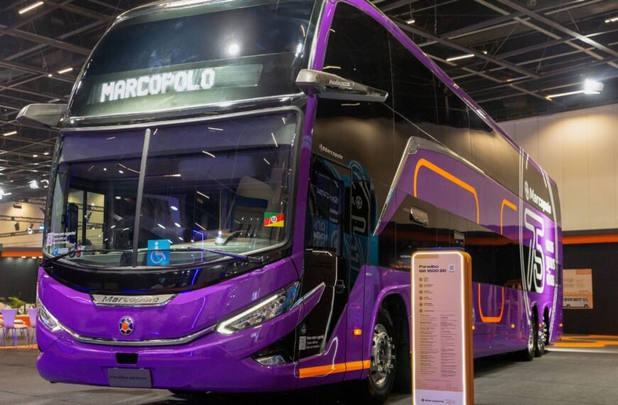 Marcopolo transforma estande na LAT.BUS 2026 em espaço de debates sobre financiamento, reforma tributária e futuro da mobilidade
