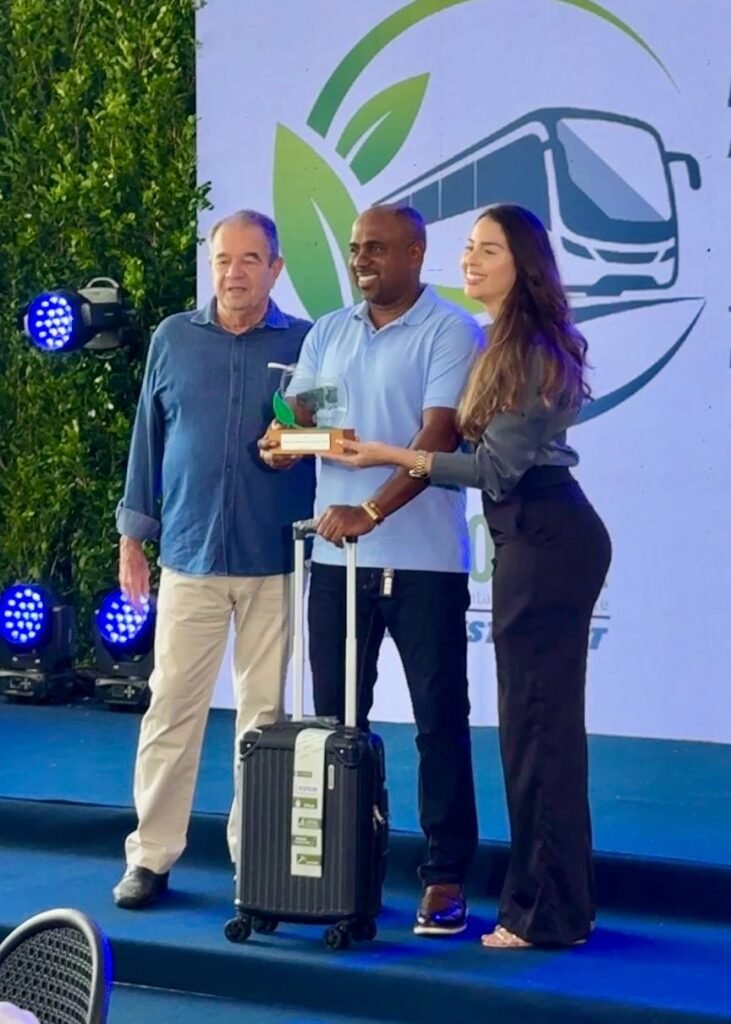 Eudo Laranjeiras da Fetronor fez a entrega dos premios
