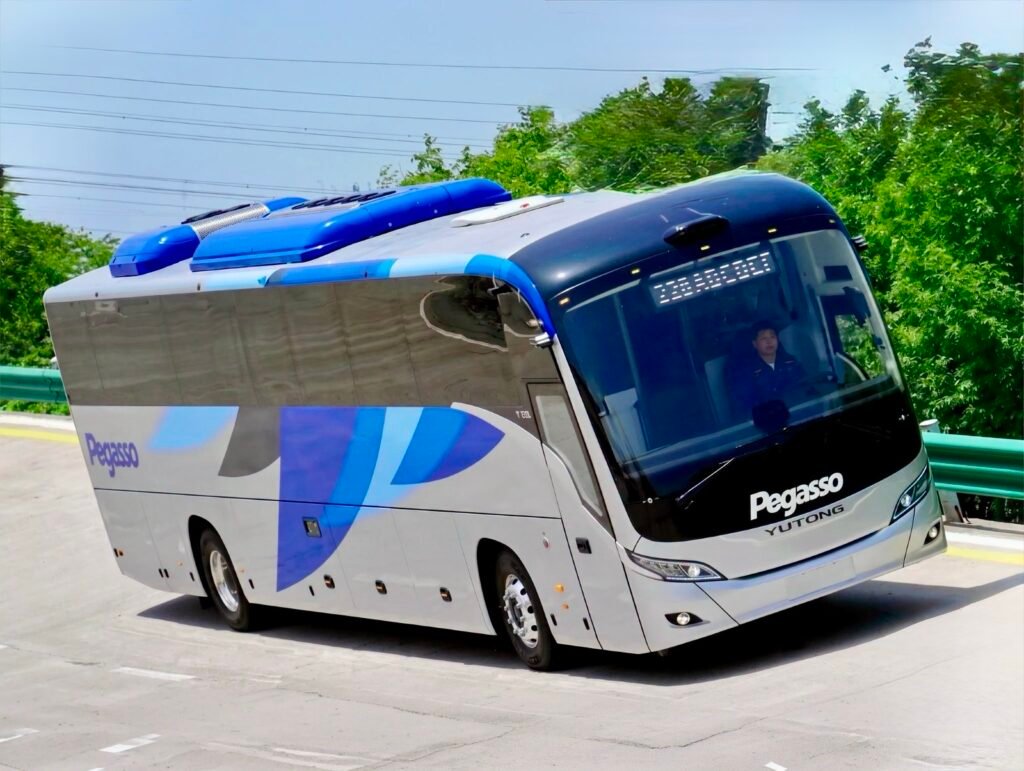 Yutong apresenta no México os novos T13E elétrico e T7 executivo para ampliar atuação no transporte premium 8 img 2741