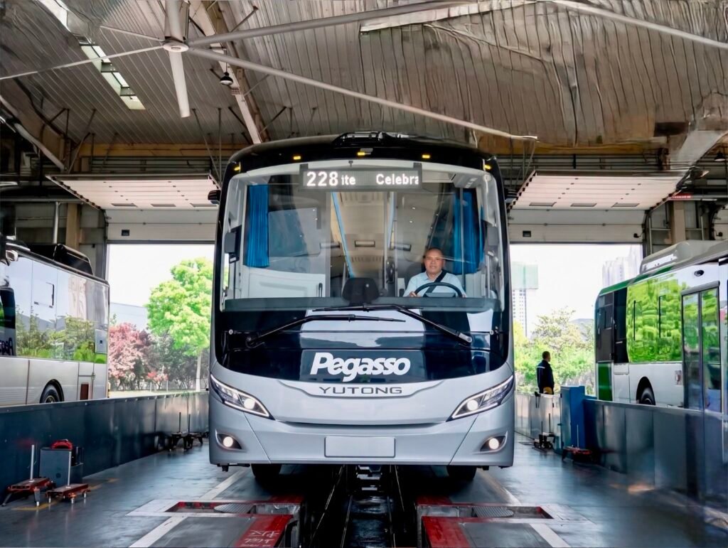 Yutong apresenta no México os novos T13E elétrico e T7 executivo para ampliar atuação no transporte premium 9 img 2743
