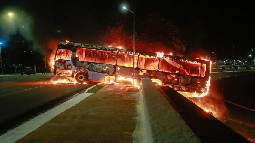 Brasil registra 4.961 ônibus incendiados desde 1987, aponta levantamento da NTU 4 Brasil