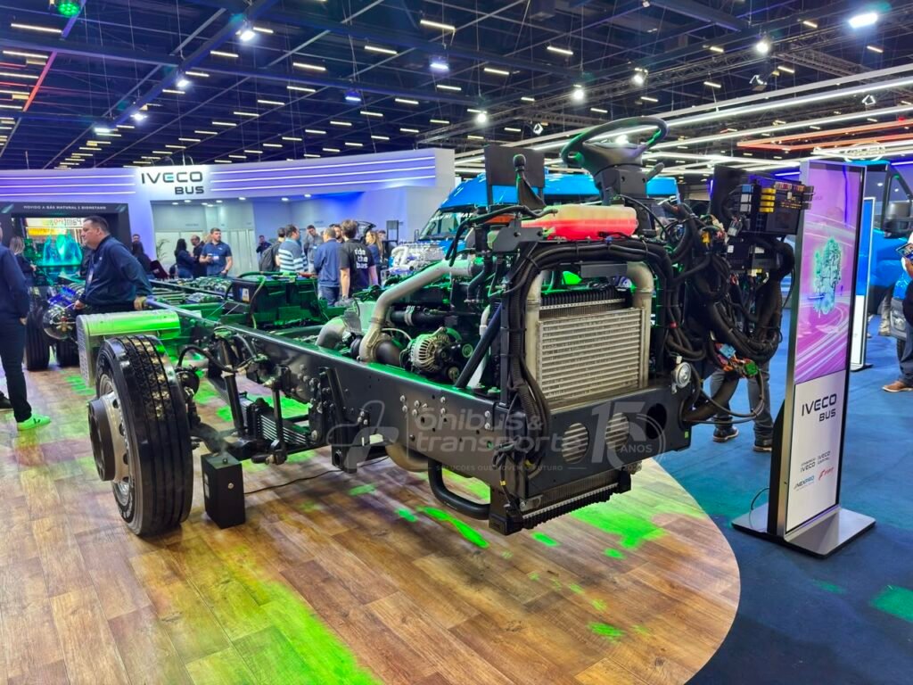 IVECO BUS lança BUS 17-210 na Lat.Bus 2026 e estreia no segmento de chassis 17 toneladas com motor de quatro cilindros 3 Iveco
