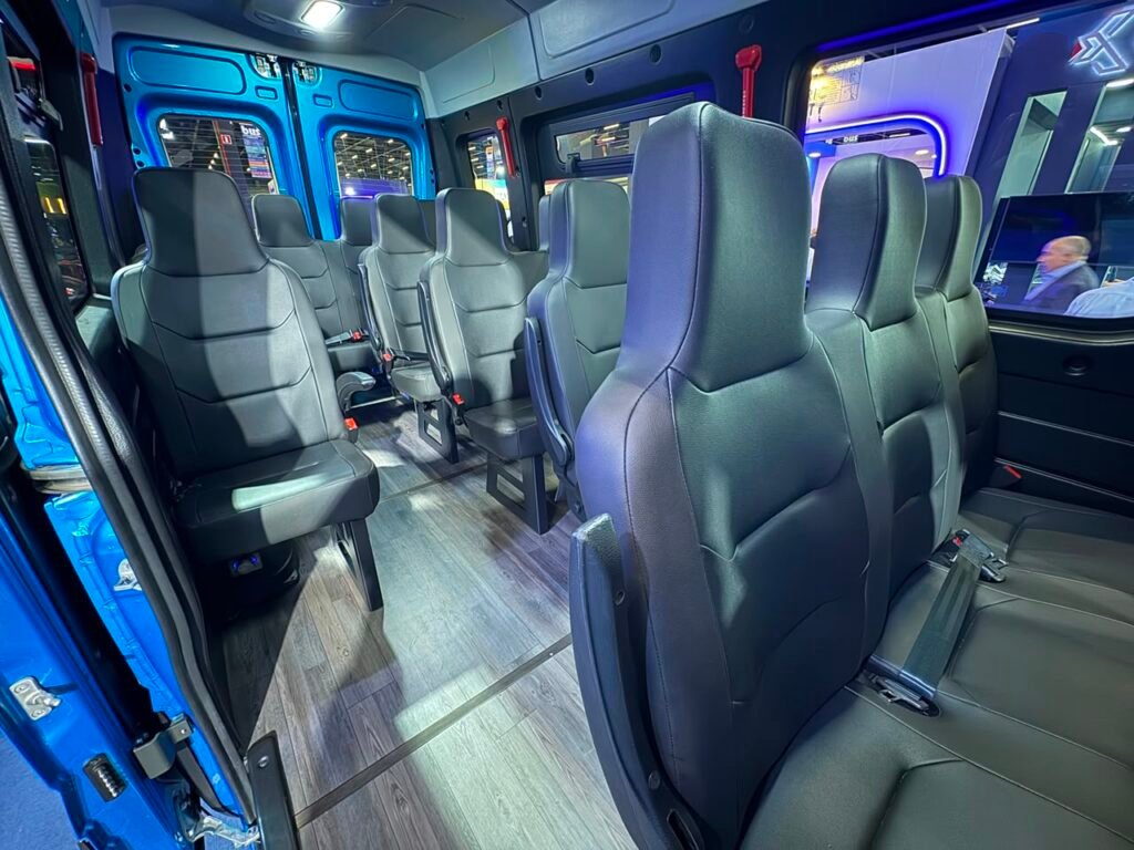 IVECO BUS amplia portfólio na Lat.Bus 2026 com novo chassi 17-210 e Daily Minibus automática 7 Iveco
