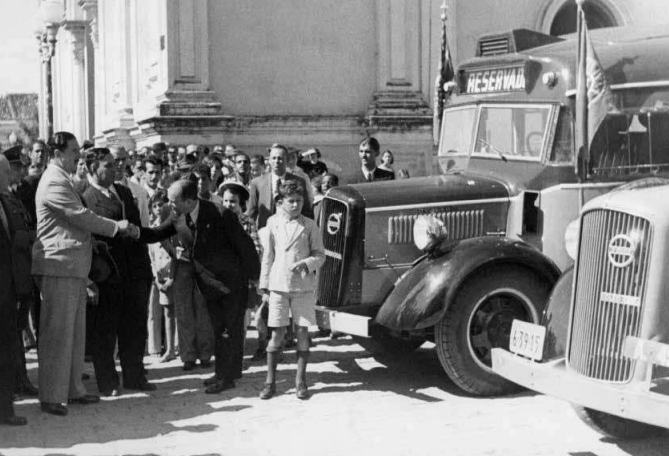 Ônibus da Pássaro Marron, empresa fundada em 1935 que atravessou nove décadas de história e atualmente investe em veículos de nova geração e biometano
