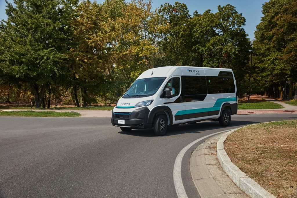 IVECO BUS eFLEXY, novo minibus elétrico compacto de 6 metros apresentado nas versões Line e City