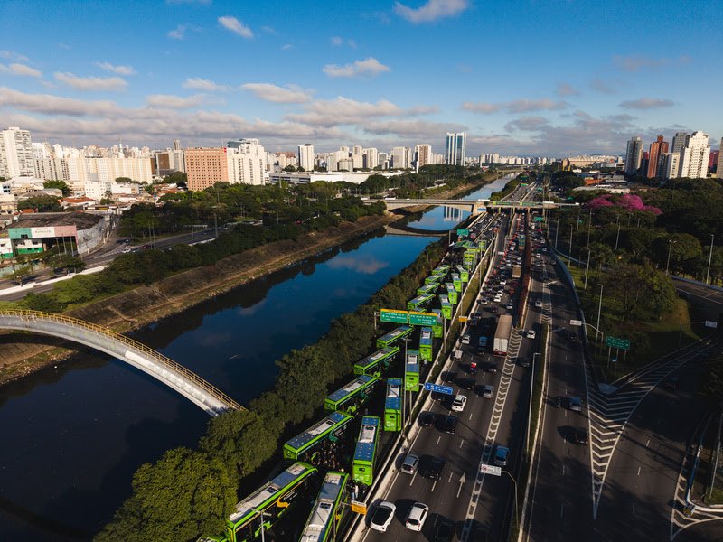 BYD lidera mercado de ônibus elétricos no Brasil e emplaca mais que segunda e terceira colocadas somadas