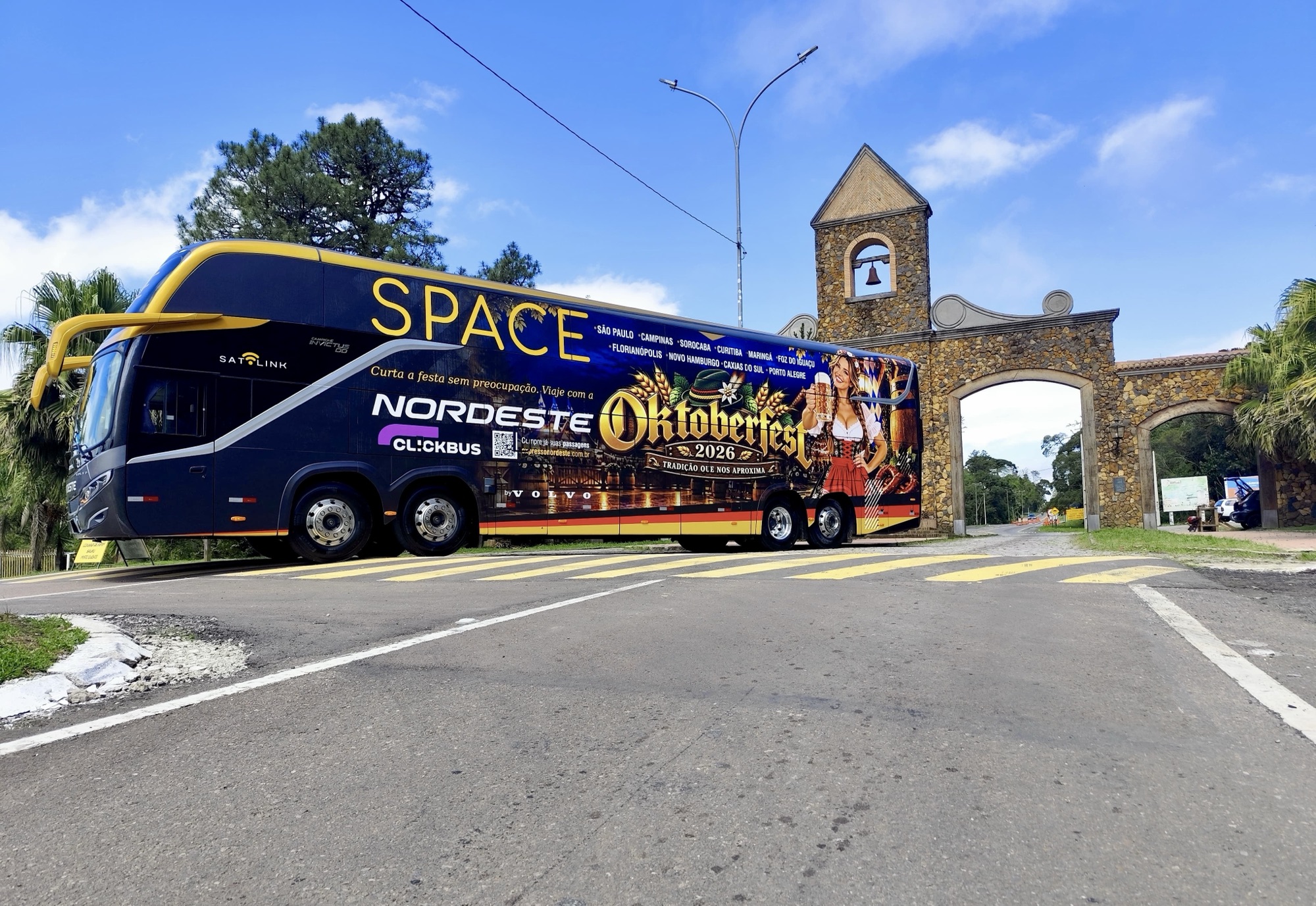 Expresso Nordeste leva Double Decker da Oktoberfest 2026 às estradas e oferece 15% de desconto para Blumenau